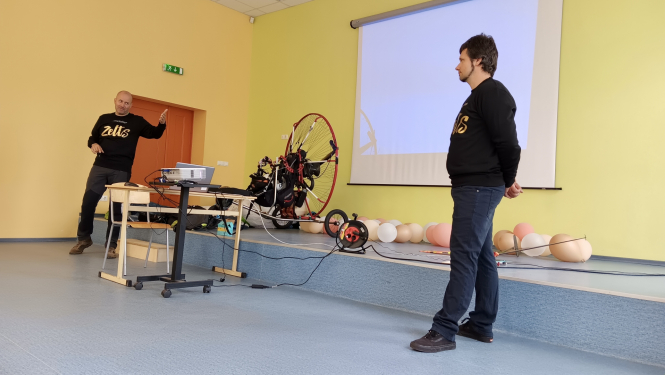 Andris un Lauris stāsta par paraplāniem un pilotēšanu