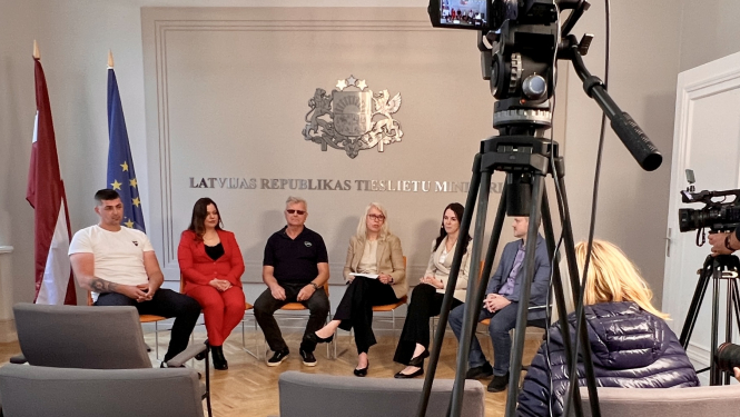 mediju pasākuma dalībnieki