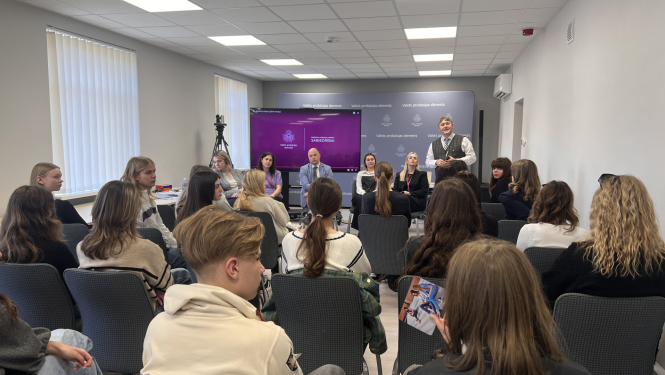 Ēnas tiekās ar speciālistiem Rīgā