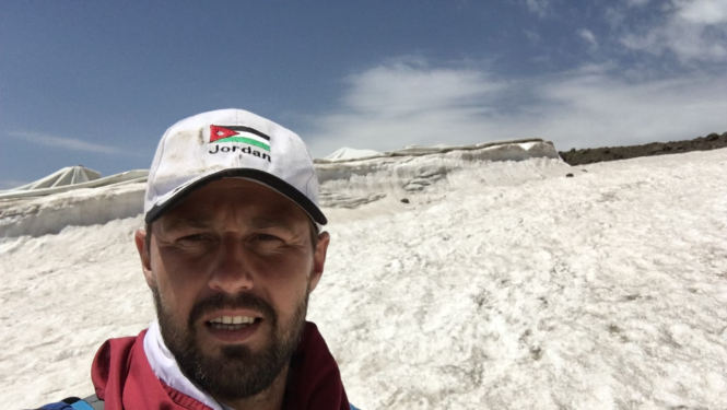 Andžejs Reiters uz kalna sniegā