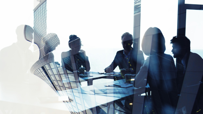 Cilvēki sanāksmē pie galda abstrakti