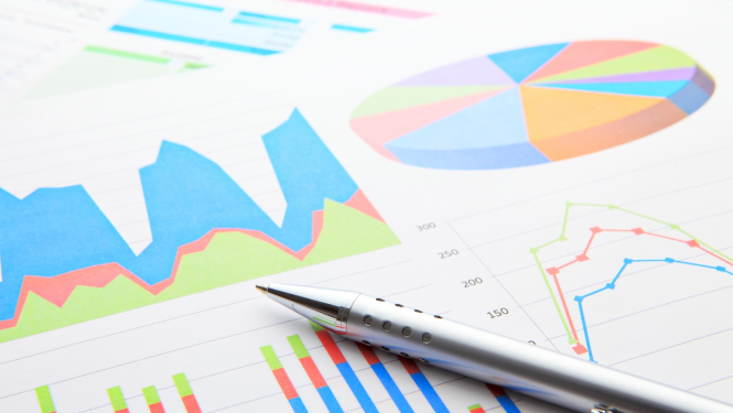 Izdrukāta statistika uz papīra (ilustrācija)