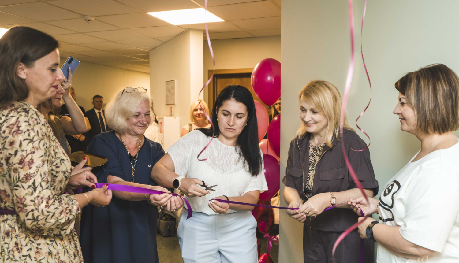 VPD amatpersonas griež  telpu atklāšanas lenti