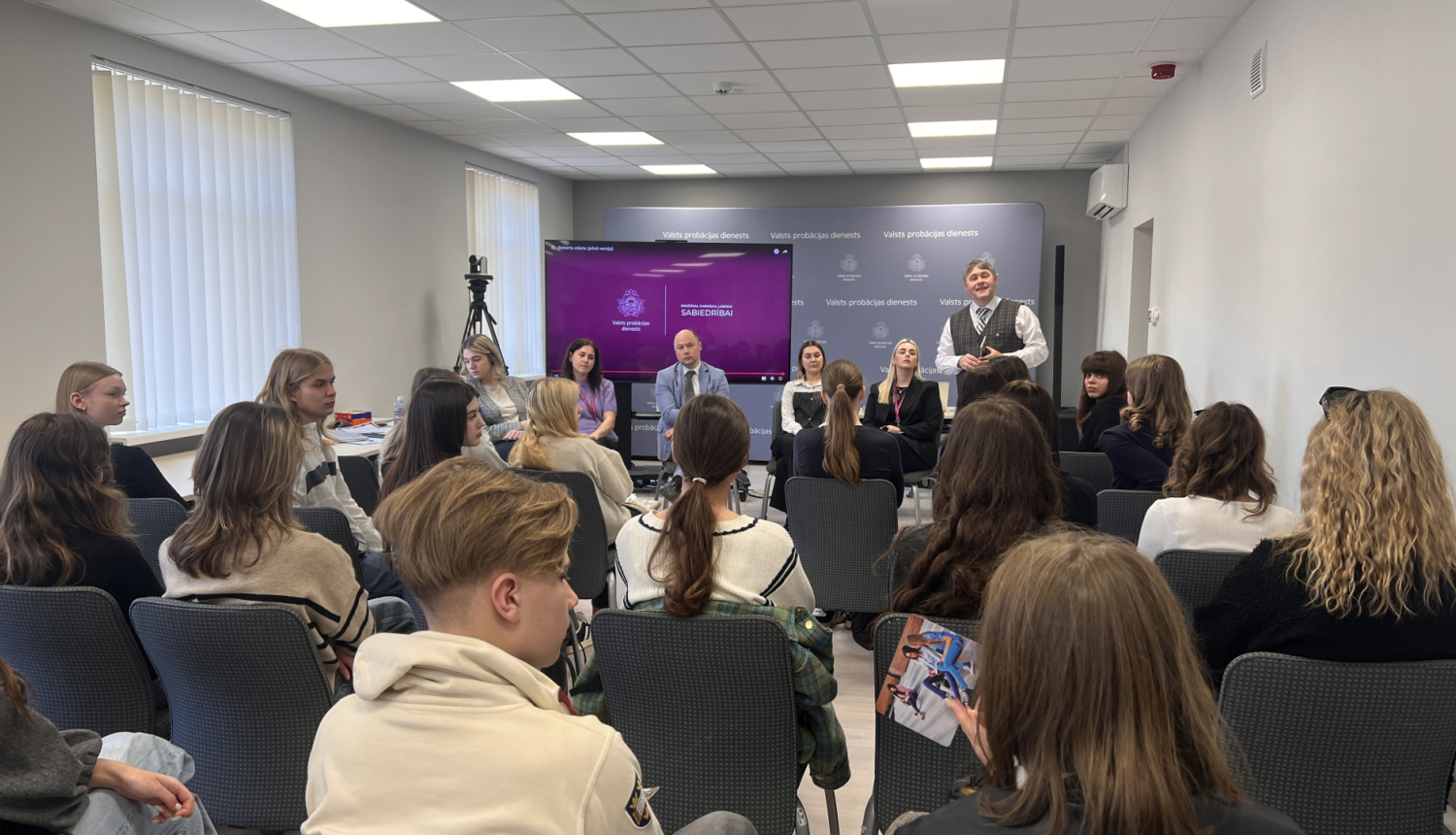 Ēnas tiekās ar speciālistiem Rīgā