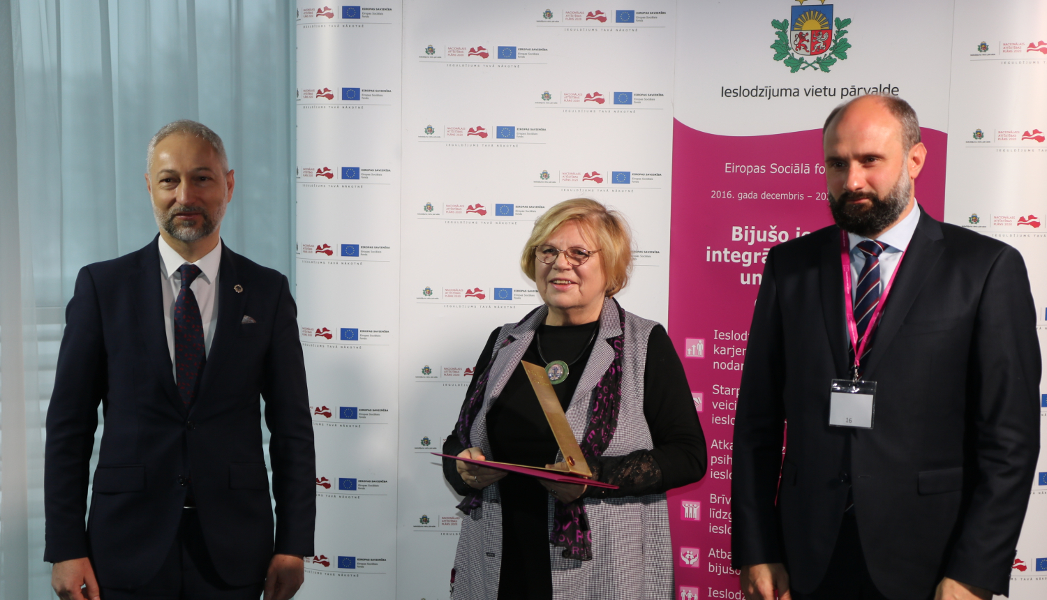 Tieslietu ministrs, Nora Skara, Mihails Papsujevičs balvas pasniegšanas ceremonijā