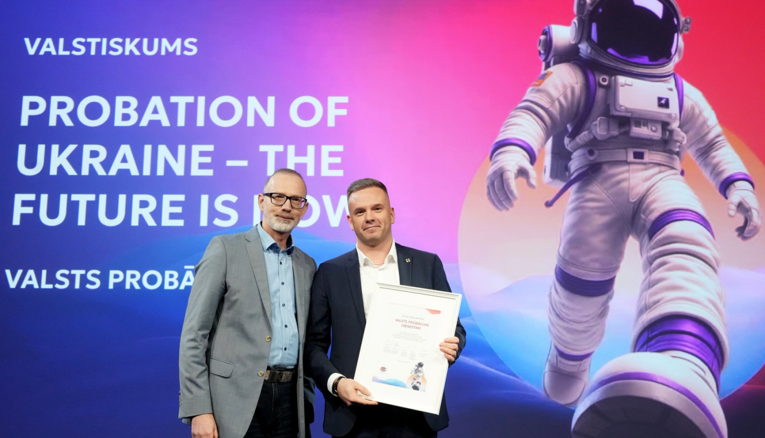 Imants Mozers un žurijas pārstāvis Ivars Svilāns