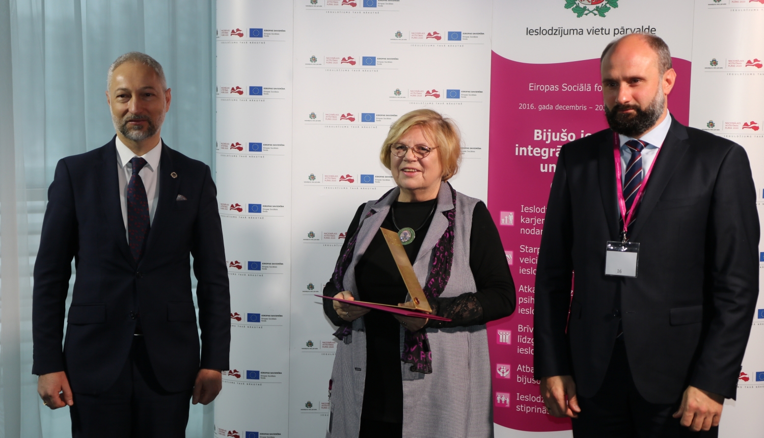 Tieslietu ministrs, Nora Skara, Mihails Papsujevičs balvas pasniegšanas ceremonijā
